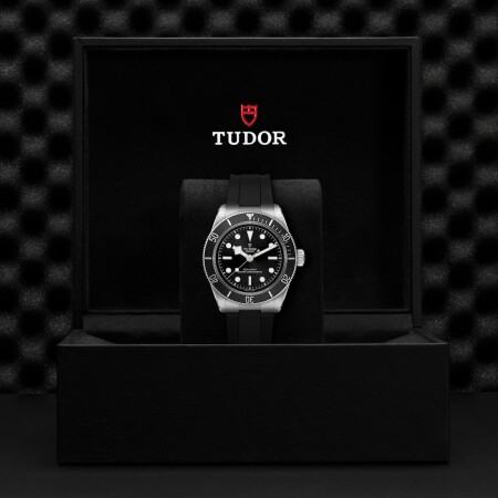 Montre TUDOR Black Bay, boîtier en acier, 41 mm, bracelet en caoutchouc noir