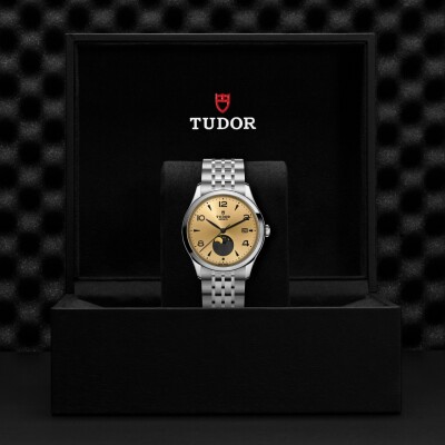 TUDOR 1926 Luna watch 39mm steel case, Moon phase indicator
