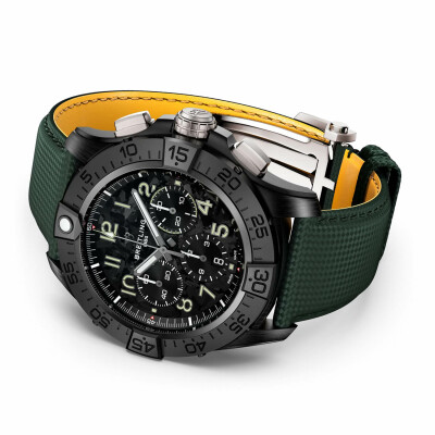 Montre Breitling Super Avenger B01 Chronograph 46 Night Mission