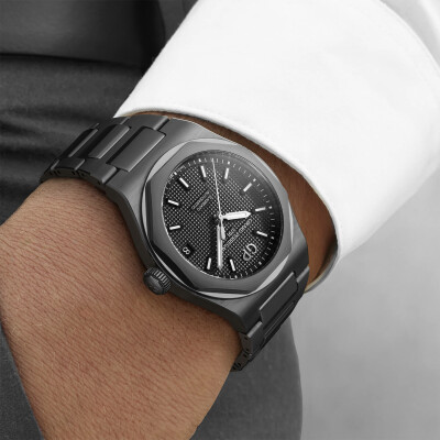 Girard-Perregaux Laureato 42mm watch