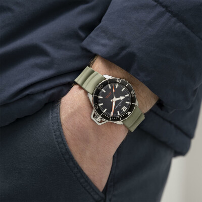 Montre Hamilton Khaki Navy Frogman Auto H77455330