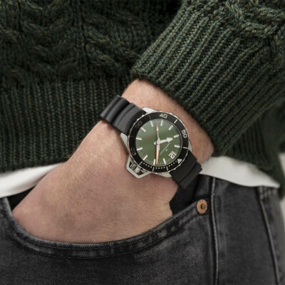 Montre Hamilton Khaki Navy Frogman Auto H77455360