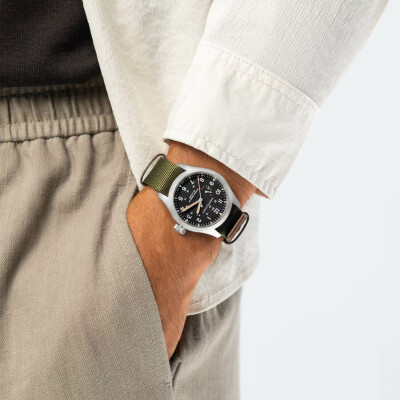Montre HAMILTON Khaki Field Mechanical Power Reserve 40mm H69509930