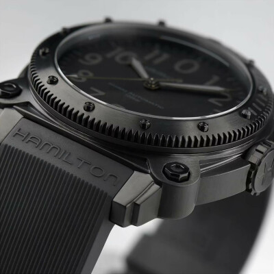 Montre Hamilton Khaki Navy BeLOWZERO Titanium Auto H78505330