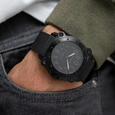 Montre Hamilton Khaki Navy BeLOWZERO Titanium Auto H78505330