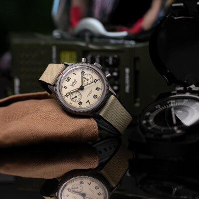 Montre Hanhart 1882 417 TI Desert Pilot, 39mm, bracelet caoutchouc sable, Édition Limitée