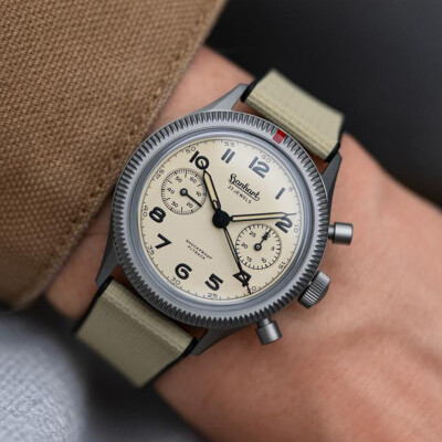 Montre Hanhart 1882 417 TI Desert Pilot, 42mm, bracelet caoutchouc sable, Édition Limitée