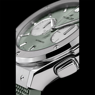 Montre Hublot Classic Fusion Chronograph Titanium Sage Green 45mm