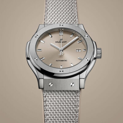 Montre Hublot Classic Fusion Titanium Essential Taupe 42mm