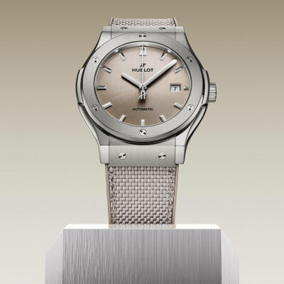 Montre Hublot Classic Fusion Titanium Essential Taupe 42mm