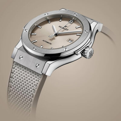 Montre Hublot Classic Fusion Titanium Essential Taupe 42mm