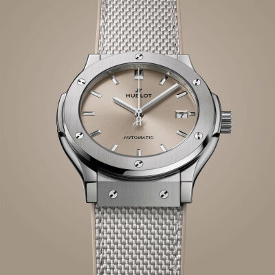 Montre Hublot Classic Fusion Titanium Essential Taupe 45mm