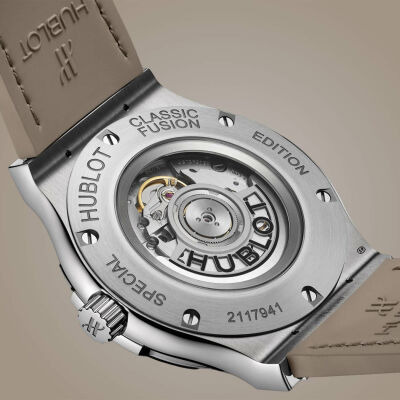 Montre Hublot Classic Fusion Titanium Essential Taupe 45mm
