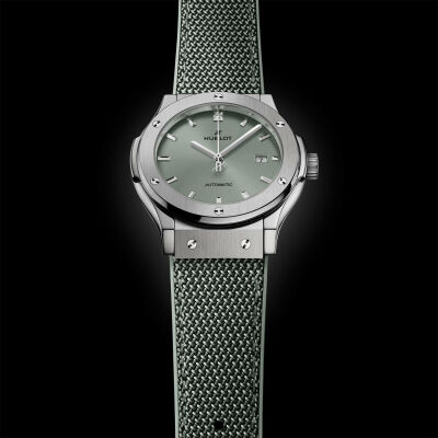 Montre Hublot Classic Fusion Titanium Sage Green 42mm