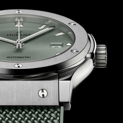 Montre Hublot Classic Fusion Titanium Sage Green 42mm