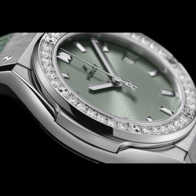 Montre Hublot Classic Fusion Titanium Sage Green Diamonds 33mm