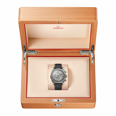 Montre OMEGA Speedmaster Grey Side of the Moon Chronograph 44mm