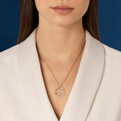 Pendentif Chaumet Bee de Chaumet en or rose et diamants