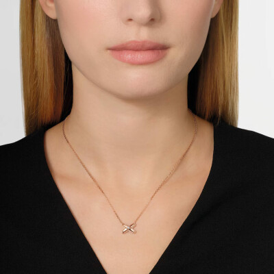 Pendentif Chaumet Jeux de Liens en or rose et diamant