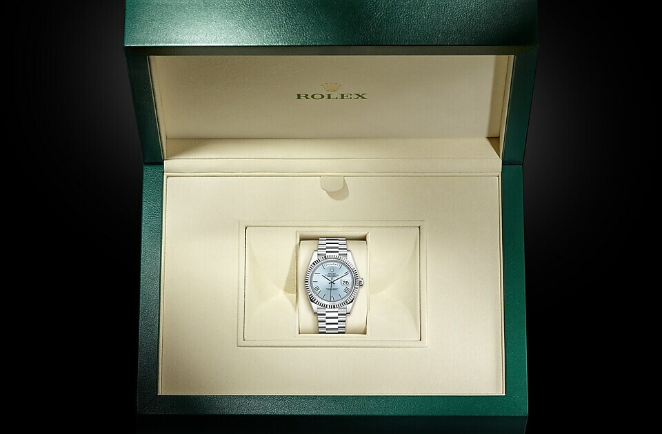 Rolex Day‑Date 40 en Platine M228236-0012 chez Dubail - vue 3