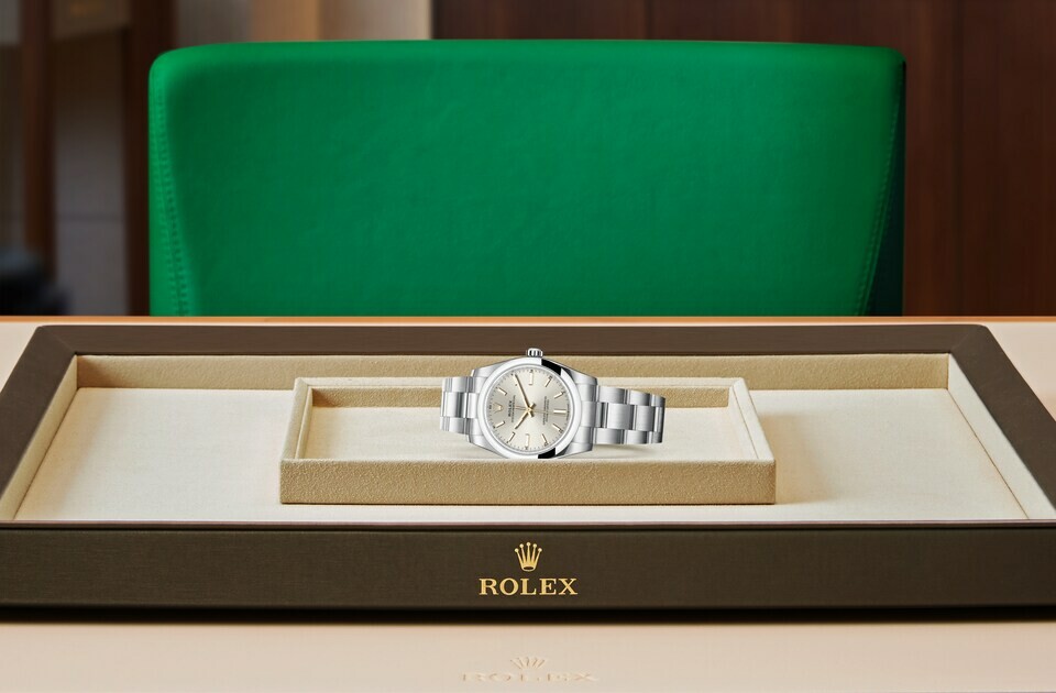 Rolex Oyster Perpetual 34 in Oystersteel M124200-0001 at Dubail - view 4