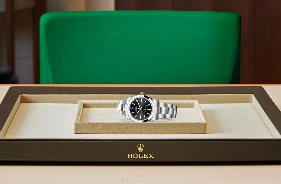 Rolex Oyster Perpetual 34 in Oystersteel M124200-0002 at Dubail - view 4