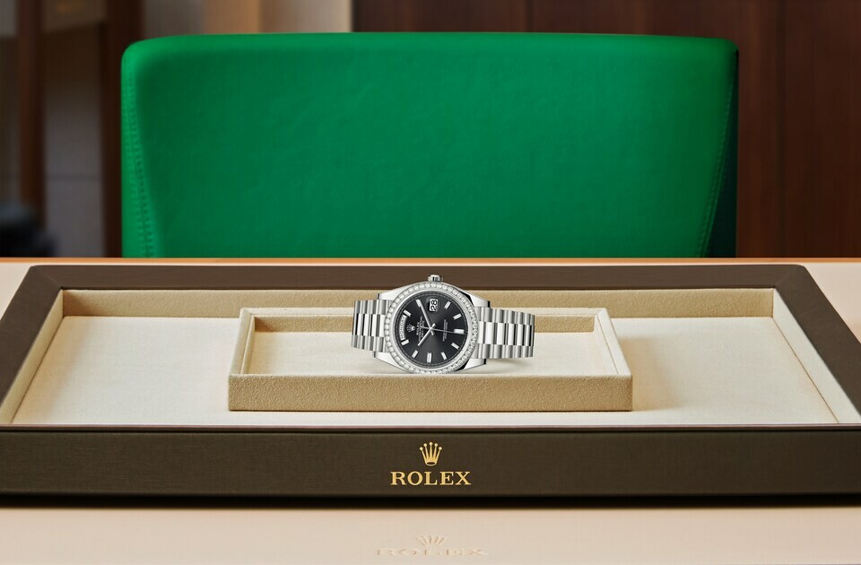 Rolex Day‑Date 40 en Or gris 18 ct M228349RBR-0003 chez Dubail - vue 4