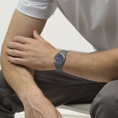 Montre Swatch Essentials Tile Dial