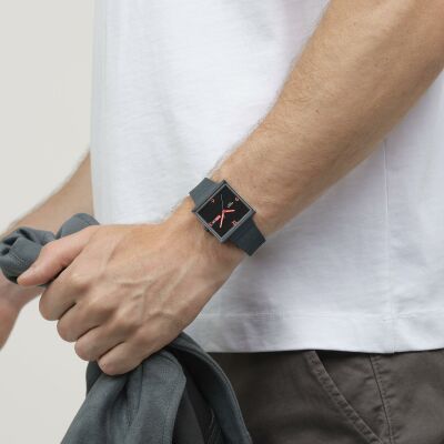 Montre Swatch Essentials Squared Off