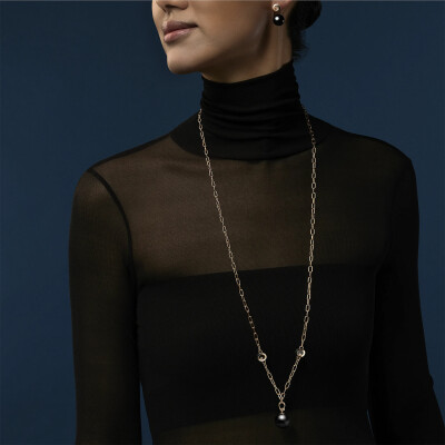 Collier sautoir Chopard Happy Diamonds Planet en or rose éthique, diamants et onyx