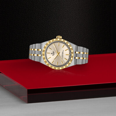 Montre TUDOR  Royal boîtier en acier et or jaune, 30 mm, bracelet en acier et or jaune