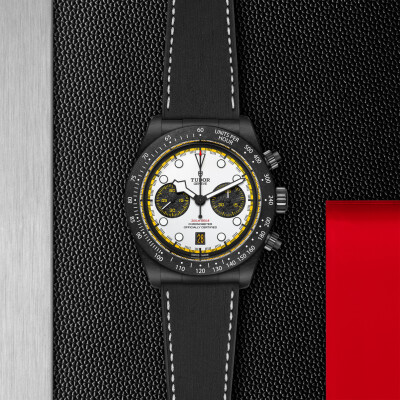 Montre TUDOR Black Bay Chrono Boîtier 42 mm en composite de carbone noir, cadran blanc