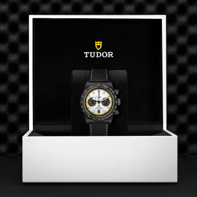 Montre TUDOR Black Bay Chrono Boîtier 42 mm en composite de carbone noir, cadran blanc