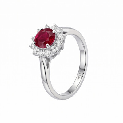 Solitaire Colette Marguerite en or blanc palladié, rubis de 0.36cts et 12 diamants ronds brillants de 0.17ct