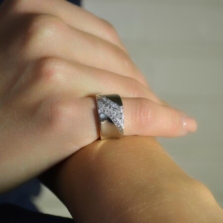 Bague en or blanc et pavage diamants