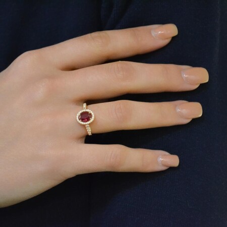 Bague en or rose, rubis et diamants