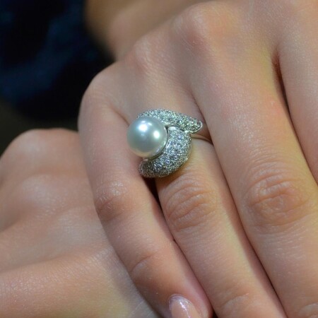 Bague en or blanc, perles de culture des mers du sud 10-10,5 mm et diamants