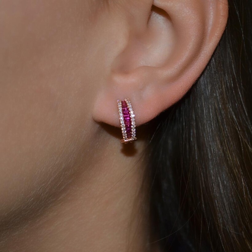 Boucles d'oreilles en or rose, rubis et diamants