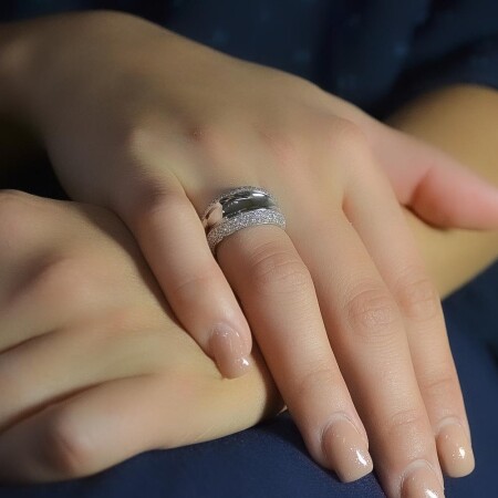 Bague en or blanc et pavage diamants