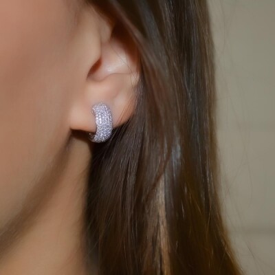 Boucles d'oreilles en or blanc et pavage diamants