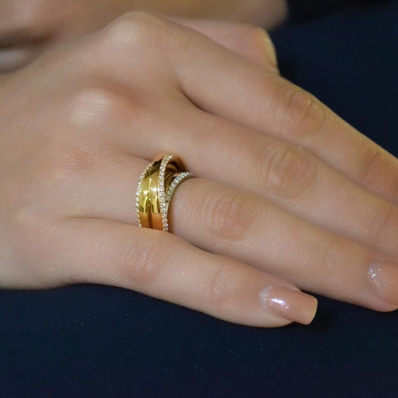 Bague en or blanc, or jaune, or rose et diamants