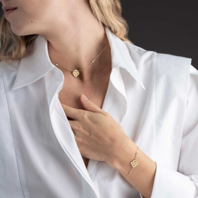 Collier Arthus Bertrand Enlacé motif 13 mm + 2 diamants sertis clos H-SI 0,08 ct sur or jaune