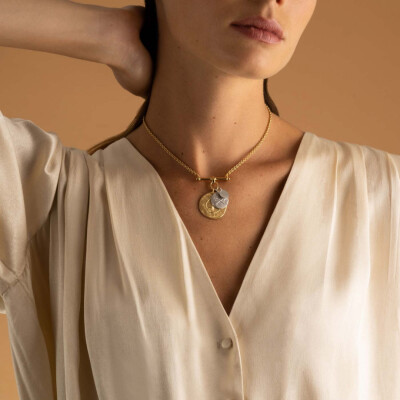 Médaille Arthus Bertrand La Boussole grand modèle en or jaune sablé, 23mm