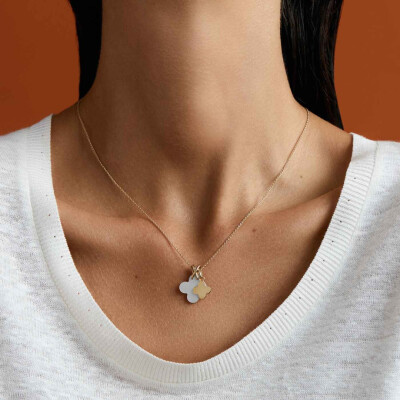 Pendentif Arthus Bertrand Croix arrondie nacre 16 mm or jaune