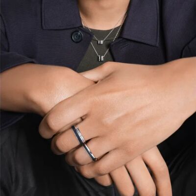 Alliance Boucheron Quatre en or blanc et PVD noir