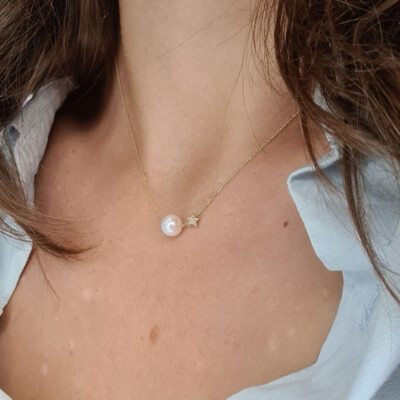 Collier Claverin Kiss Diamond star en or jaune et perle blanche