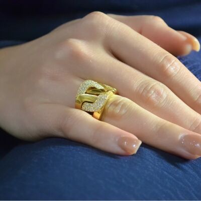 Bague en or jaune et pavage diamants
