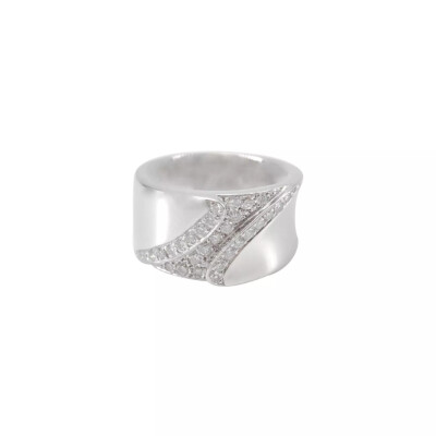 Bague en or blanc et pavage diamants