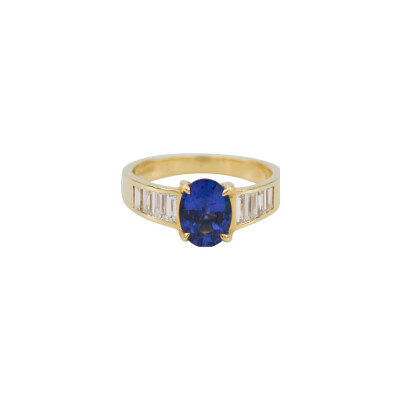 Bague en or jaune, saphir et diamants