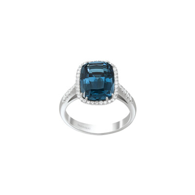 Bague en or blanc, topaze Blue London et diamants